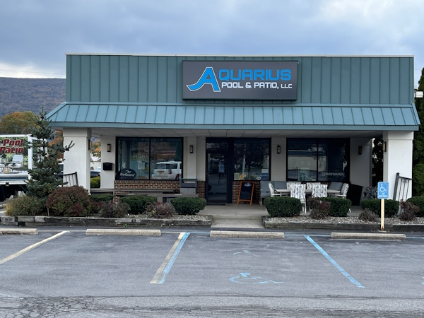 parking lot view of 960 plaza property